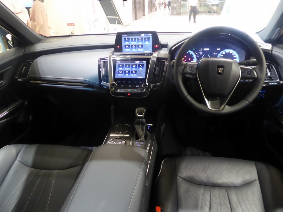 Toyota crown салон